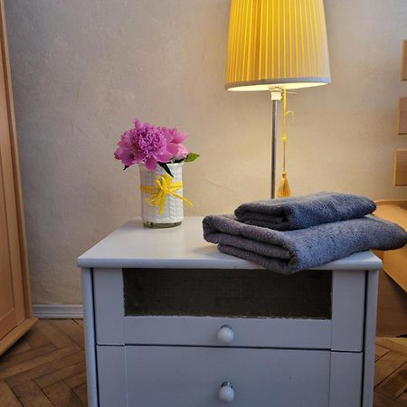 Sunflower Apartment Near Kiev Airport & Railway Station & Center City! Exterior photo