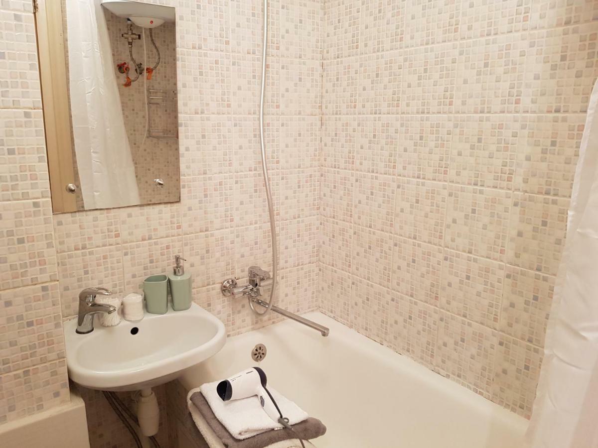 Sunflower Apartment Near Kiev Airport & Railway Station & Center City! Exterior photo